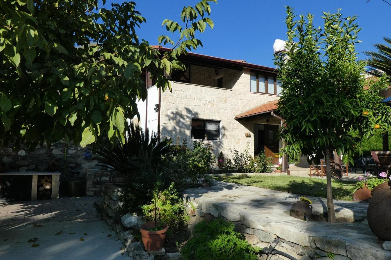 Lola'S Cottage & Garden Kalokhorio Exterior photo