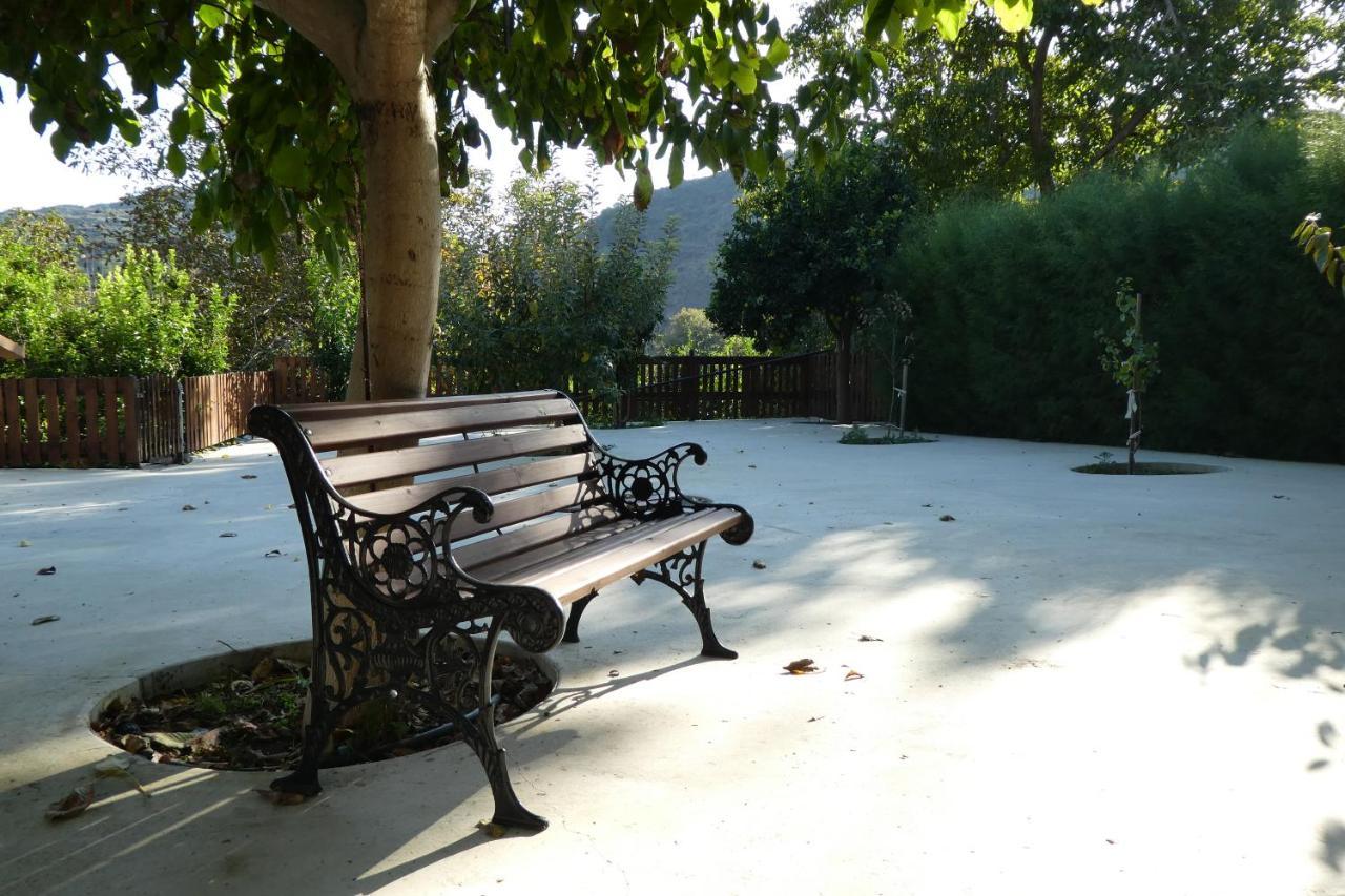 Lola'S Cottage & Garden Kalokhorio Exterior photo